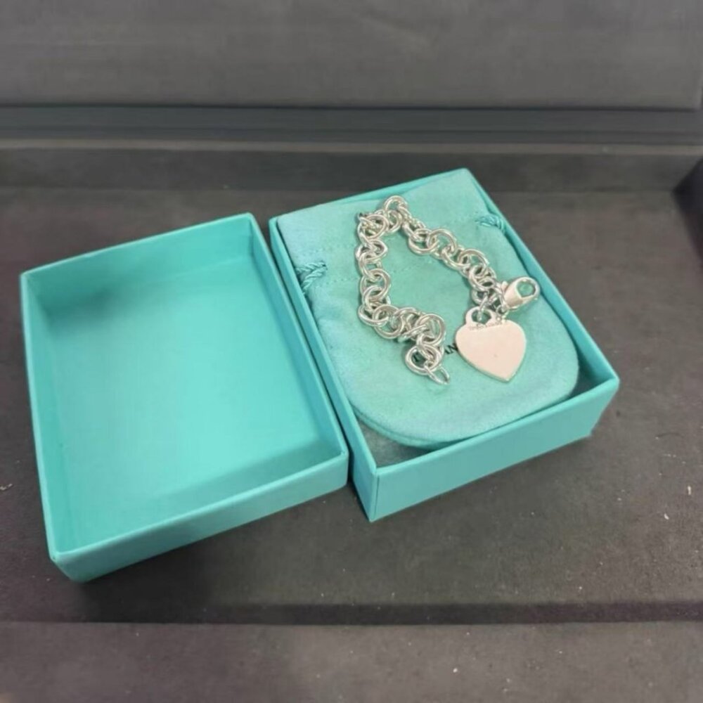 TIFFANY & CO. Return to Tiffany Double Heart Tag Necklace